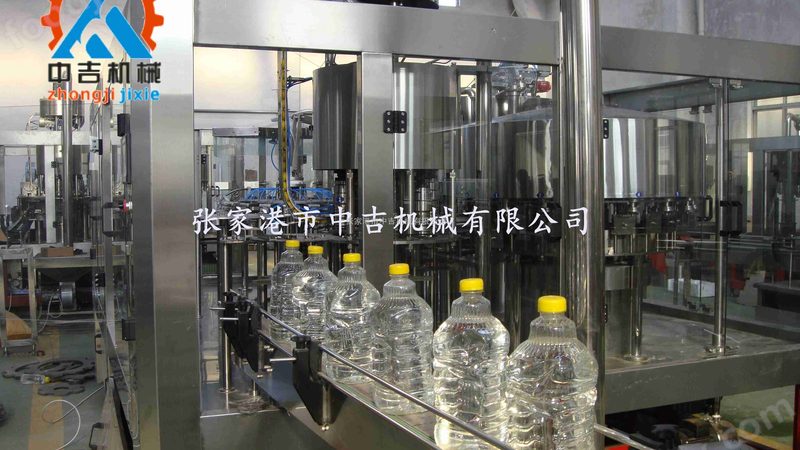 非真空包装机则通过热封的方式将食品包装在塑料袋中，不进行真空处理。其特点如下：